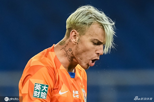 الأهلي السعودي ضد الهلالمواجهة كلاسيكية تلهب المشاعر