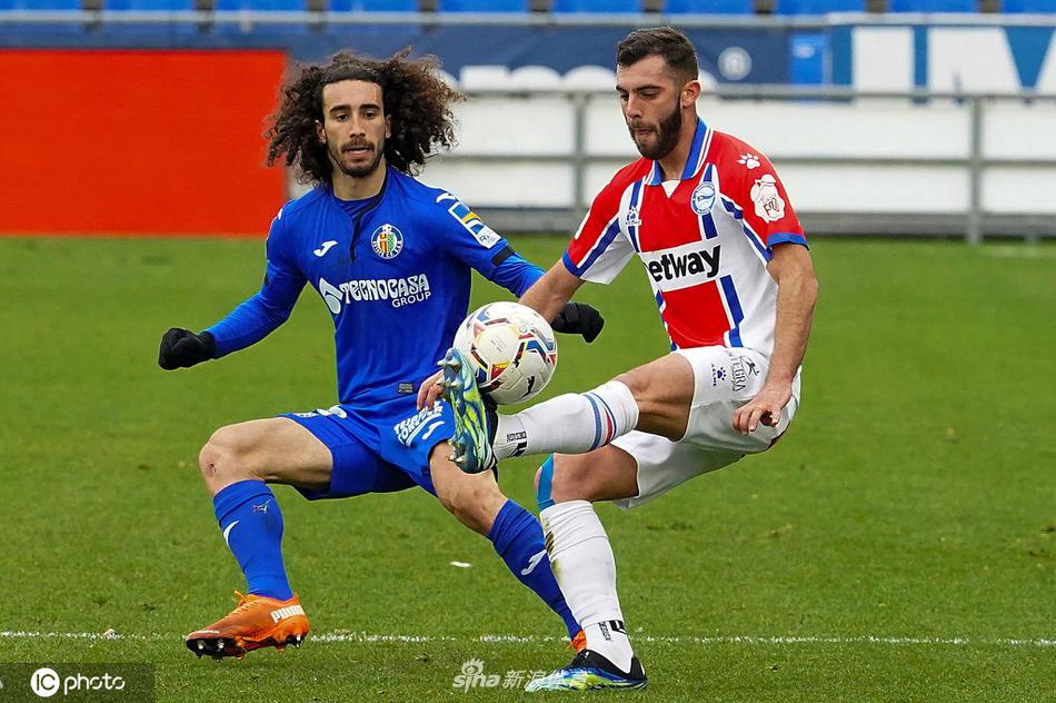 نهائي السوبر الأفريقيالأهلي والرجاء صراع العمالقة